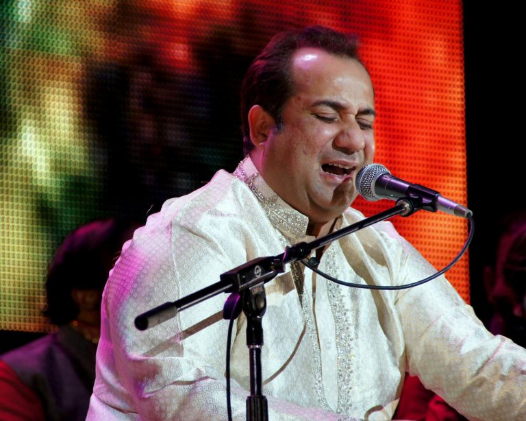 Lag Ja Gale by Rahat Fateh Ali Khan OST Bhoomi (Video)